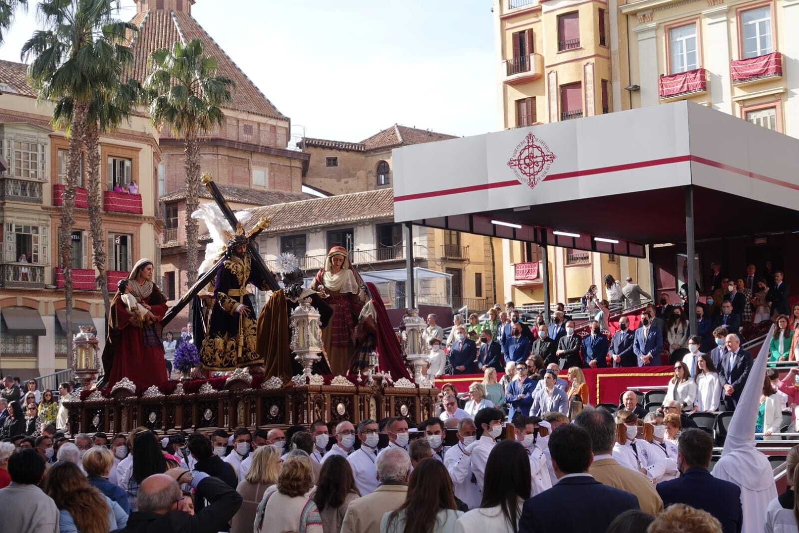 la finalización de su trono procesional, completamente realizado en orfebrería