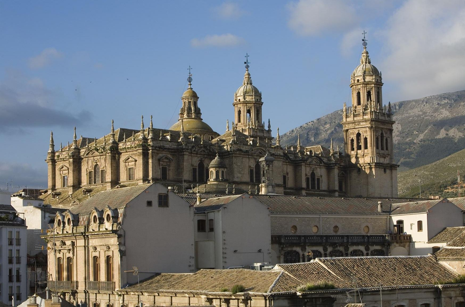 El exterior de la Catedral de Jaén.