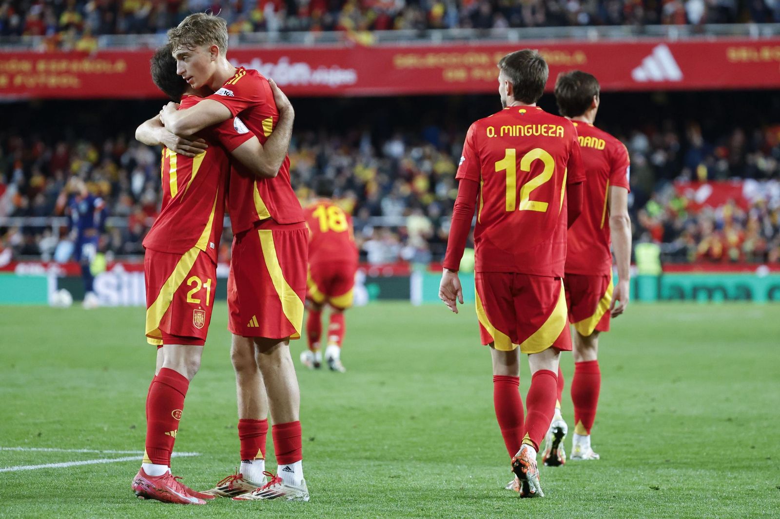 Dean Huijsen, consagración imperial con España