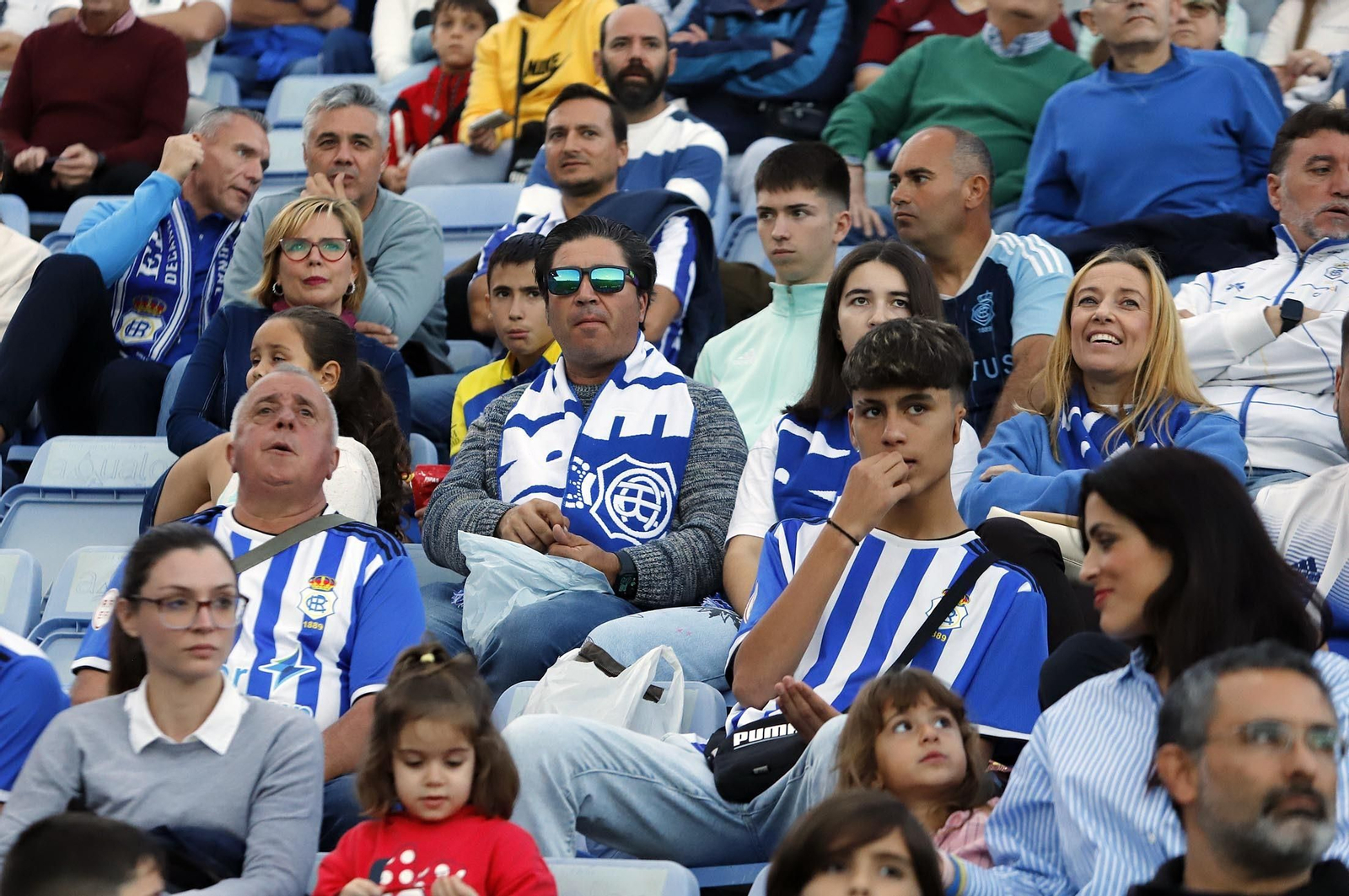 Gran ambiente en las gradas del Nuevo Colombino para el Recre-At Sanluqueño, en imágenes