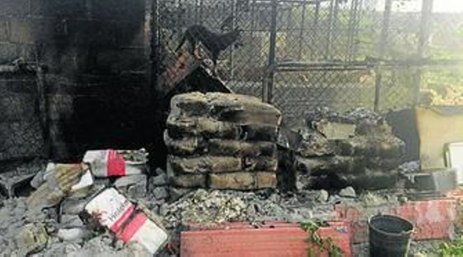 Imágenes de cómo ha quedado parte de la instalación tras el incendio.