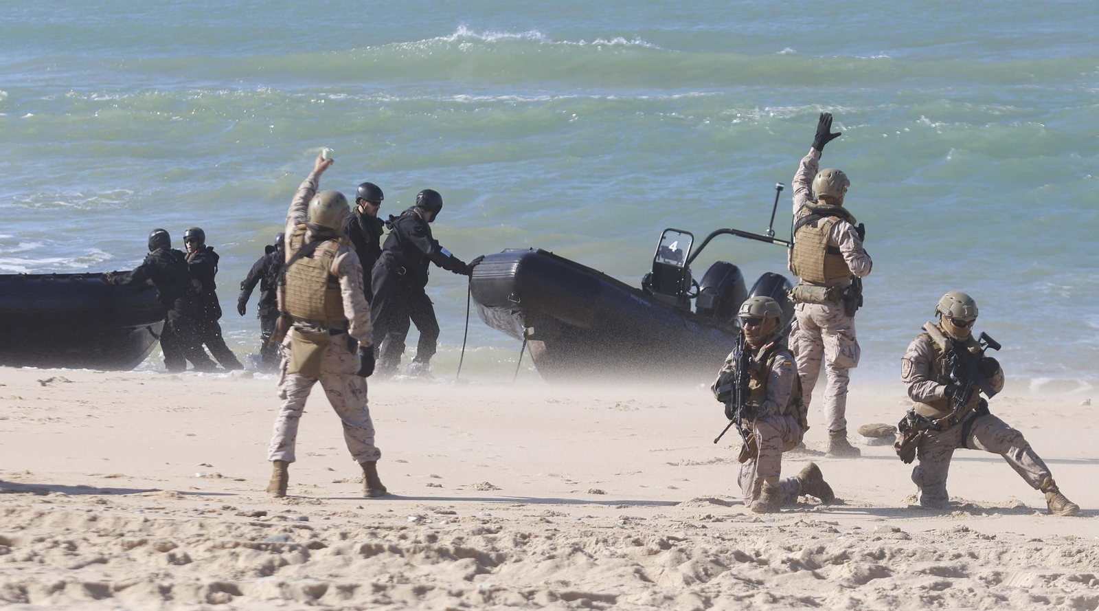 Las fotos del espectacular ejercicio de la Armada y la OTAN en el Retín