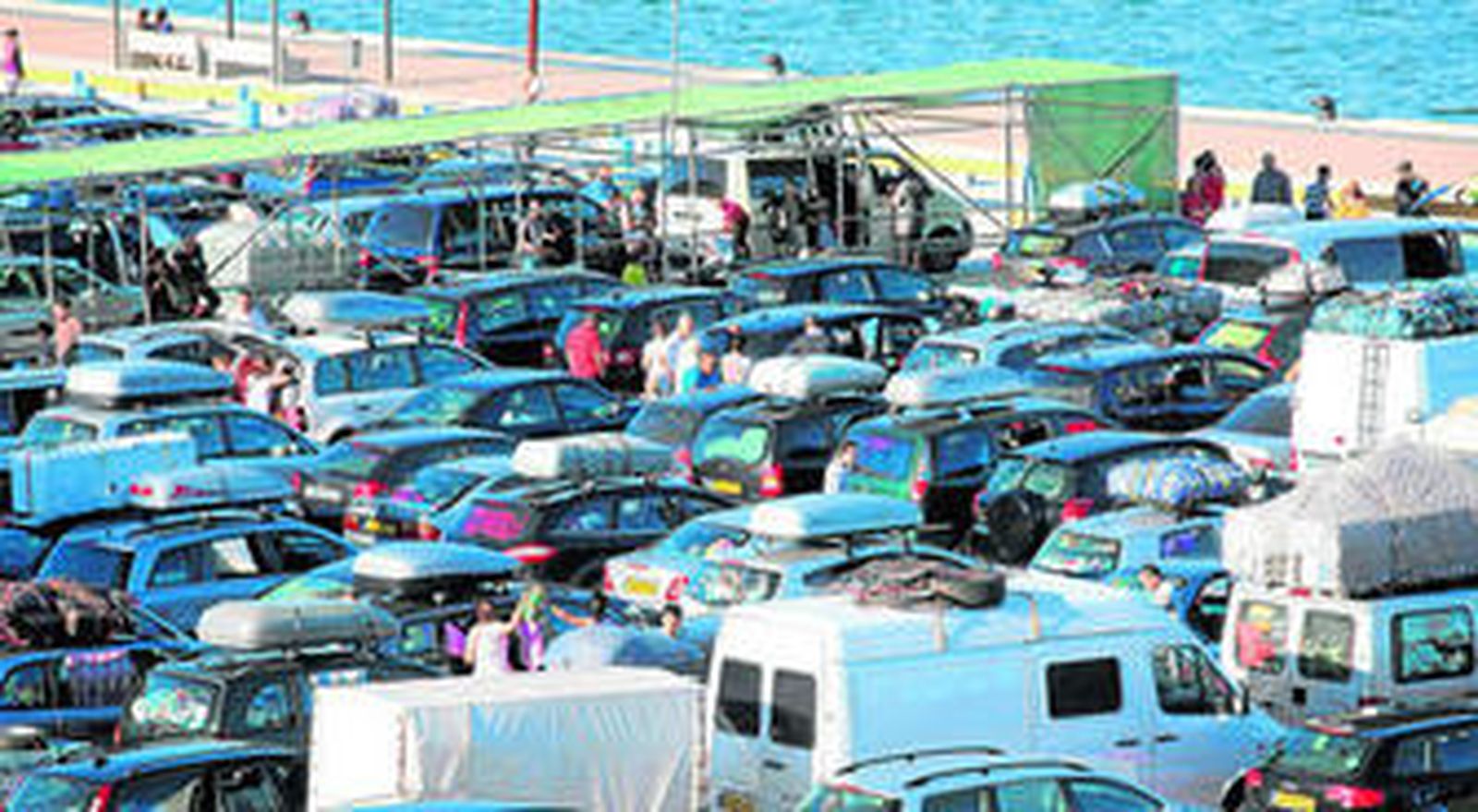 Una de las parcelas del Llano Amarillo, llena a la espera del embarque hacia Tánger-Med.