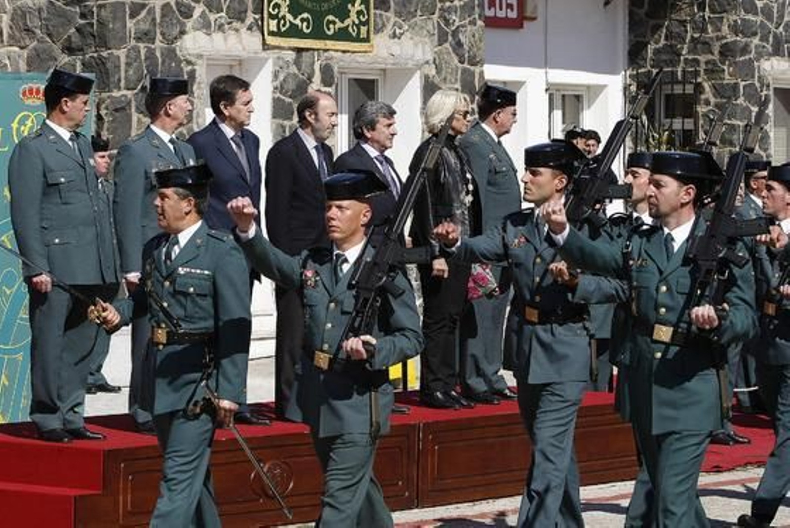 El vicepresidente primero del Gobierno y ministro del Interior, Alfredo Pérez Rubalcaba, ha presentado la patrullera 'Río Segura' "buque insignia" del Servicio Marítimo de la Guardia Civil./José Braza

Foto: Jos?raza