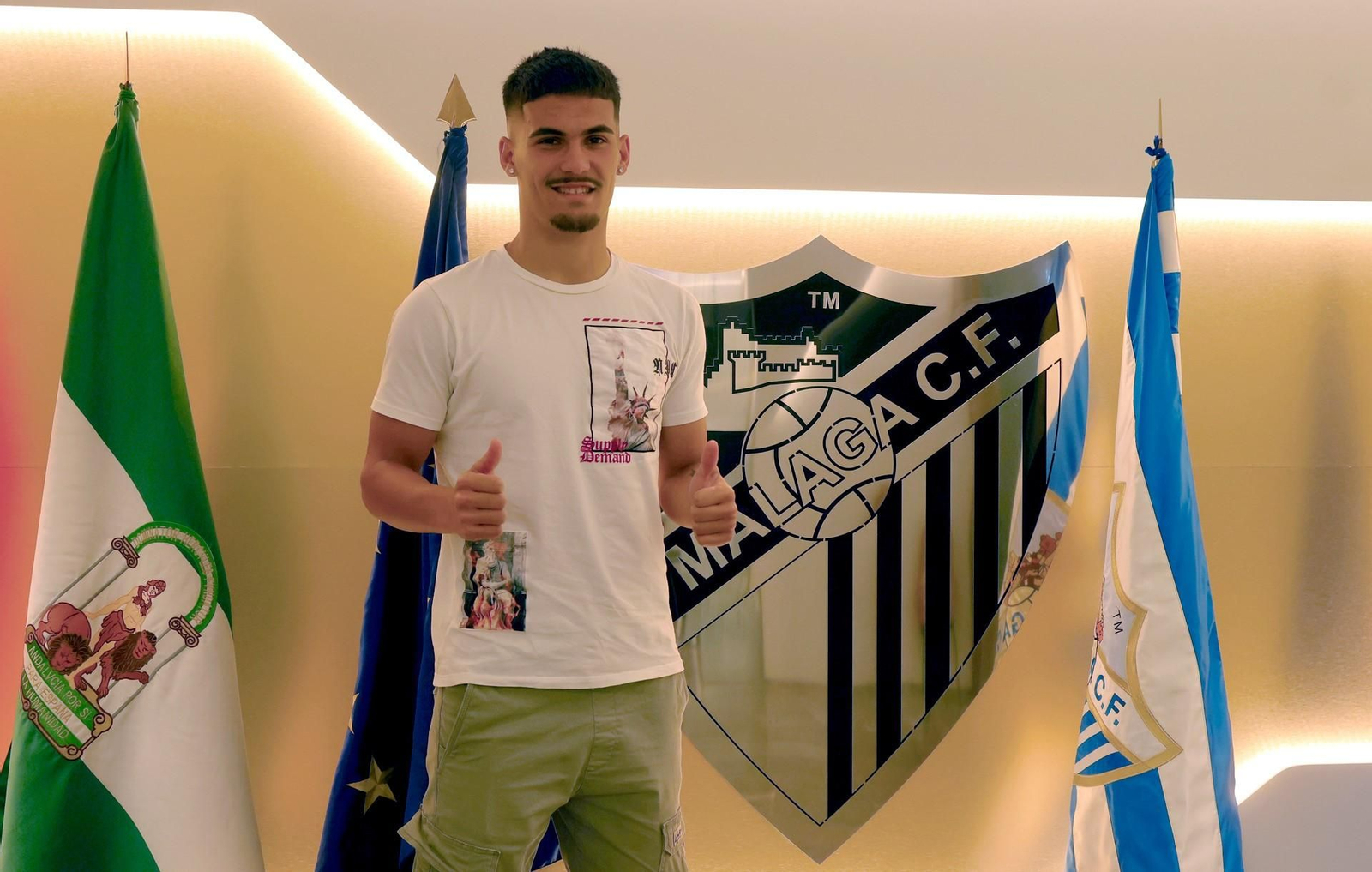 Chupete, tras firmar su renovación Chupete, tras firmar su renovación