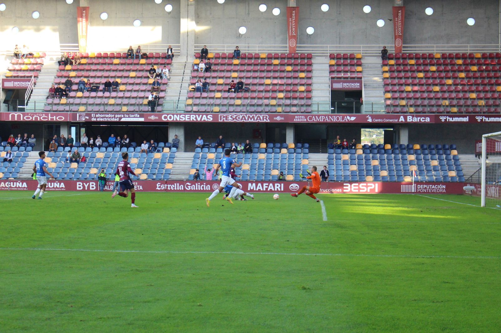 Imagen del tanto anotado por Martín Diz en la portería de Perales.