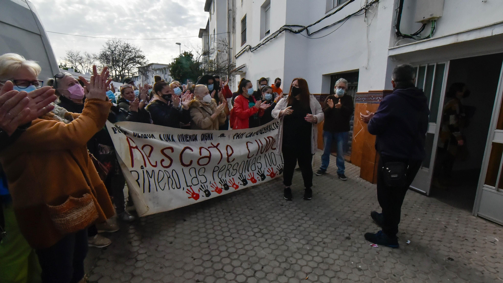 Paralizado durante al menos un mes el desahucio de una mujer y sus tres hijos en Algeciras