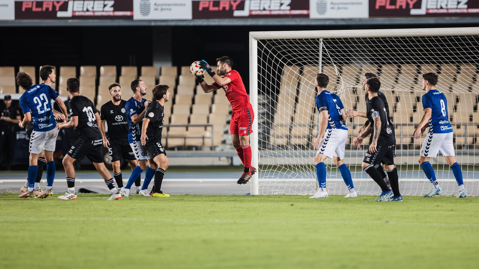 Imágenes del triunfo del Xerez DFC en el 34 Trofeo de la Vendimia