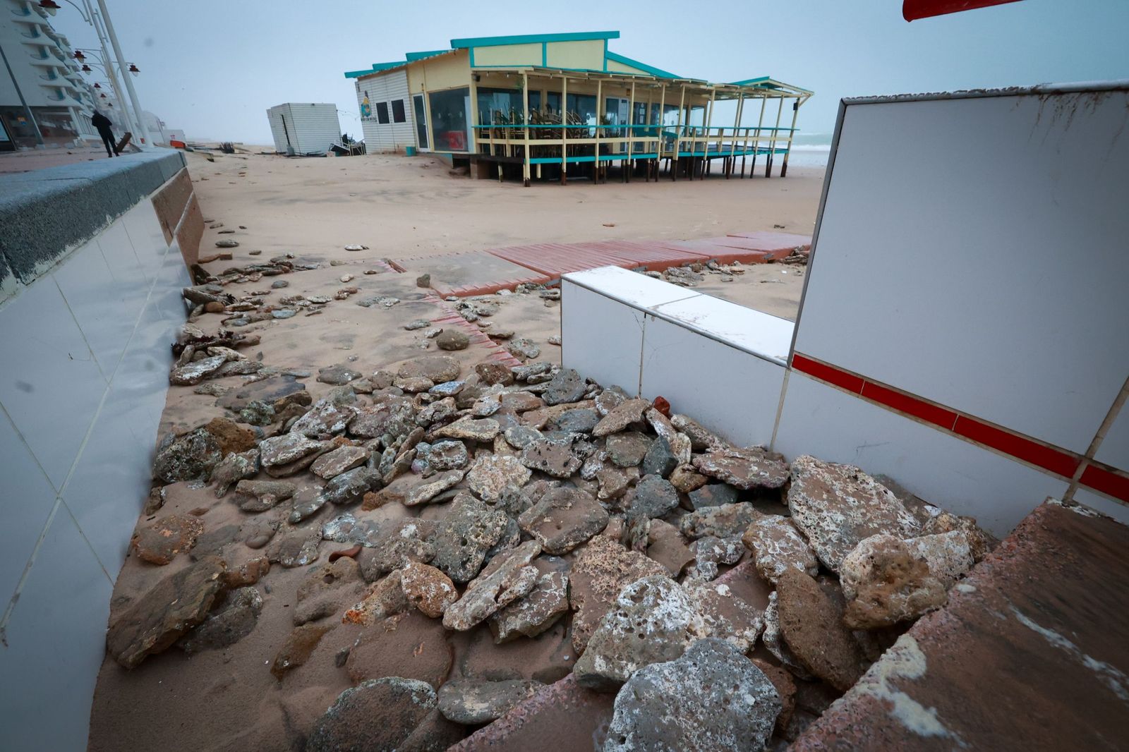 Imágenes de los principales destrozos provocados por la borrasca Leonardo en Cádiz