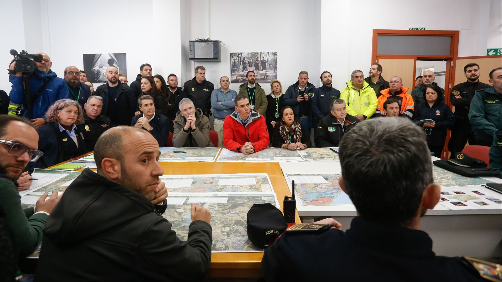 Las fotografías de la visita de Pedro Sánchez al puesto de mando avanzado de San Roque