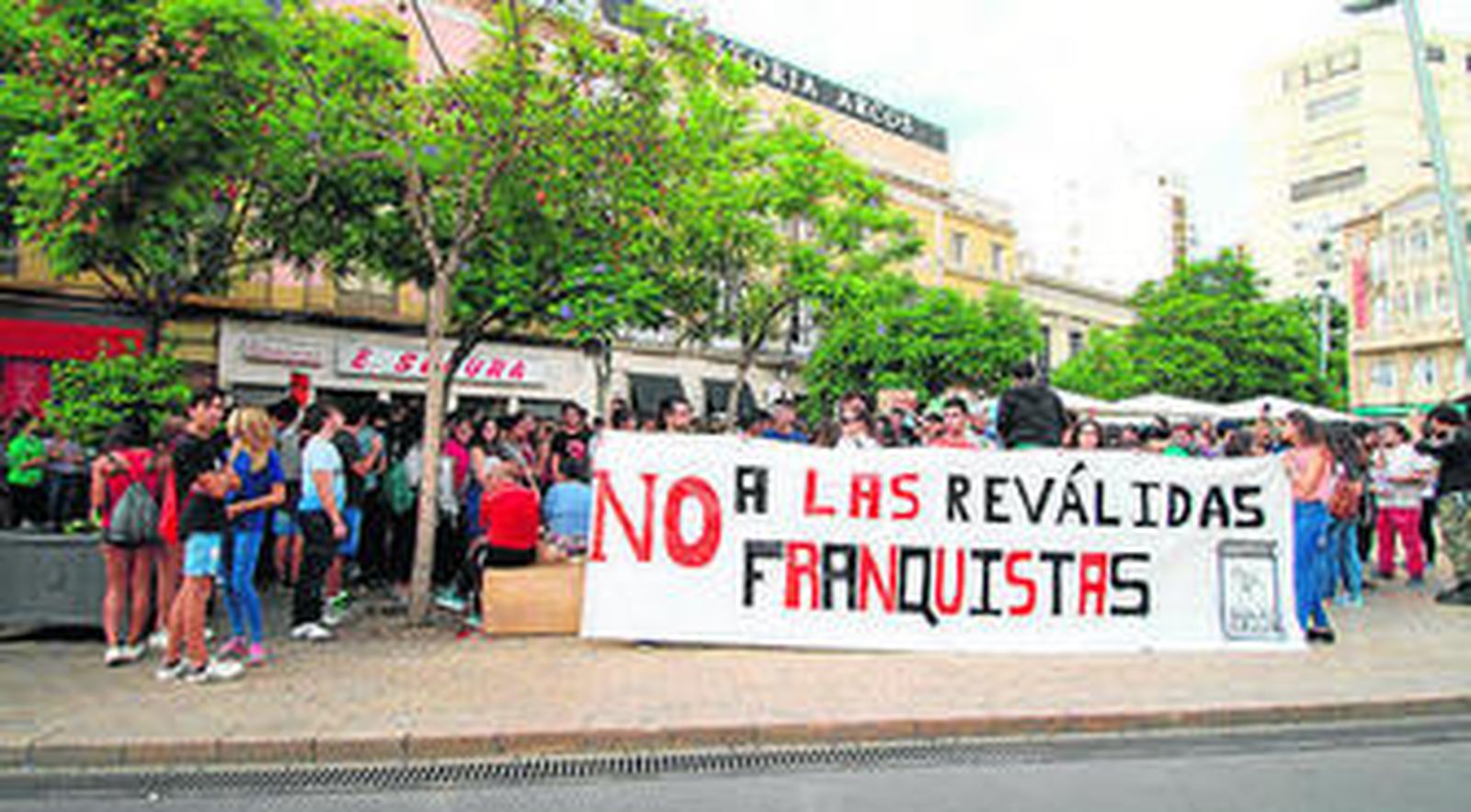 Concentración contra la LOMCE en la Puerta Purchena.