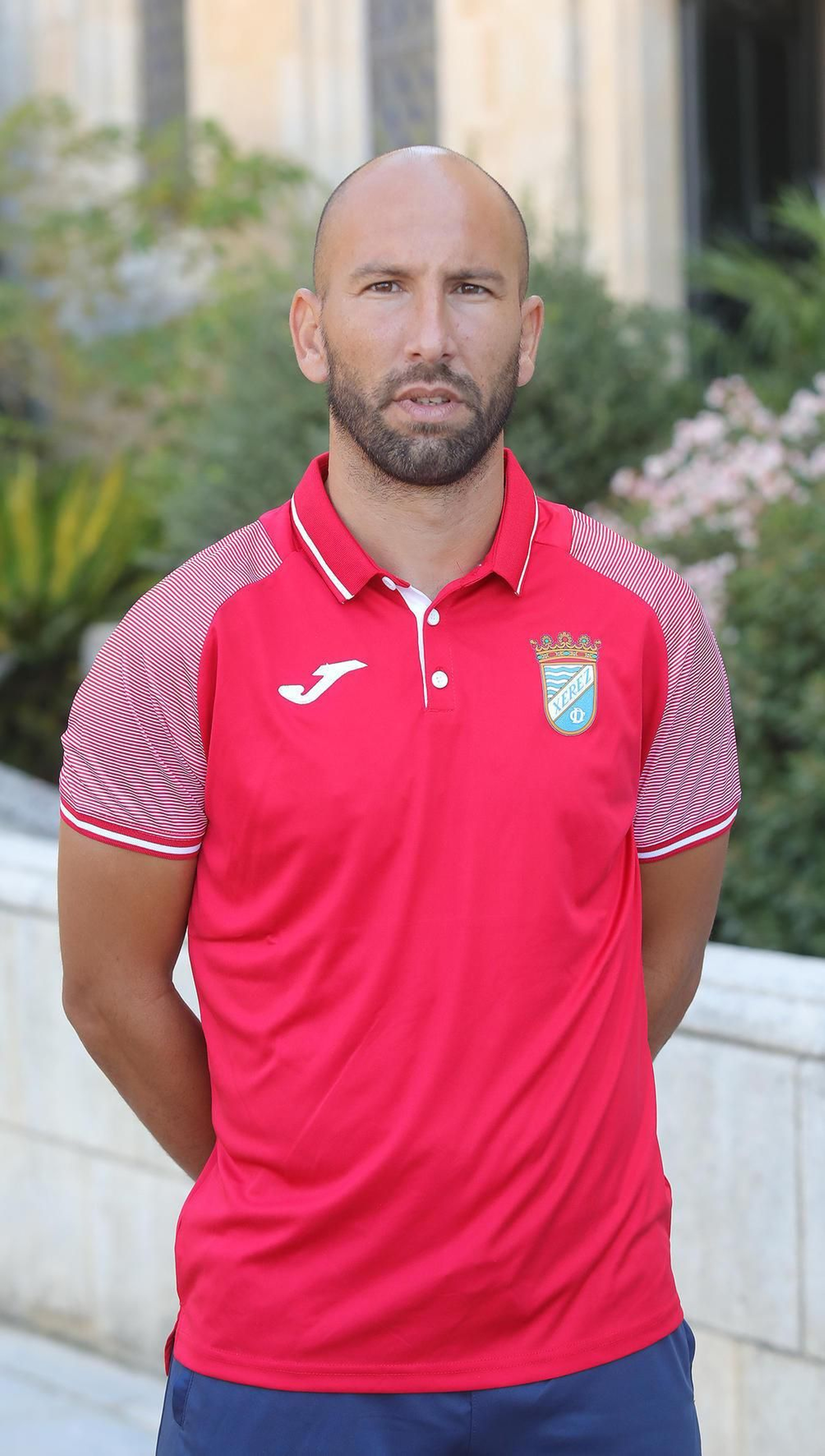 Imágenes de la presentación de las camisetas del Xerez CD en la REAAE