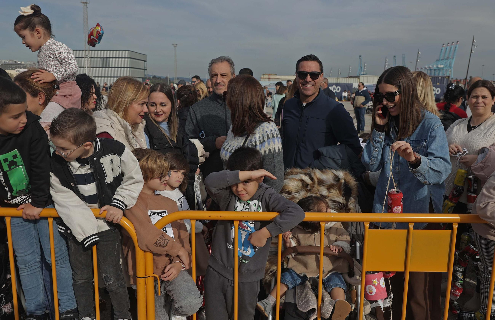 Búscate en las fotos del Arrastre de Latas 2025 en Algeciras