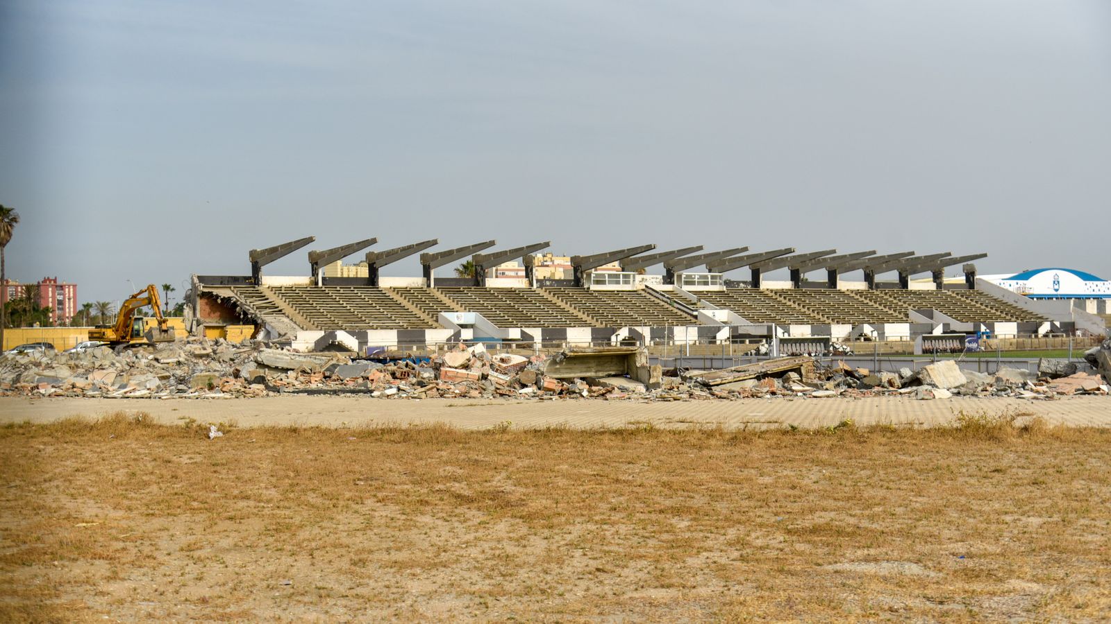 Las fotos del derribo del Estadio Municipal de la Línea