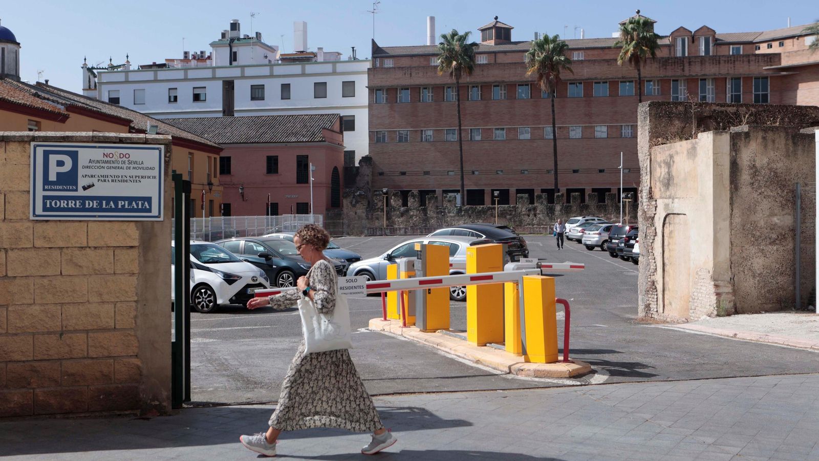 Acceso al aparcamiento.