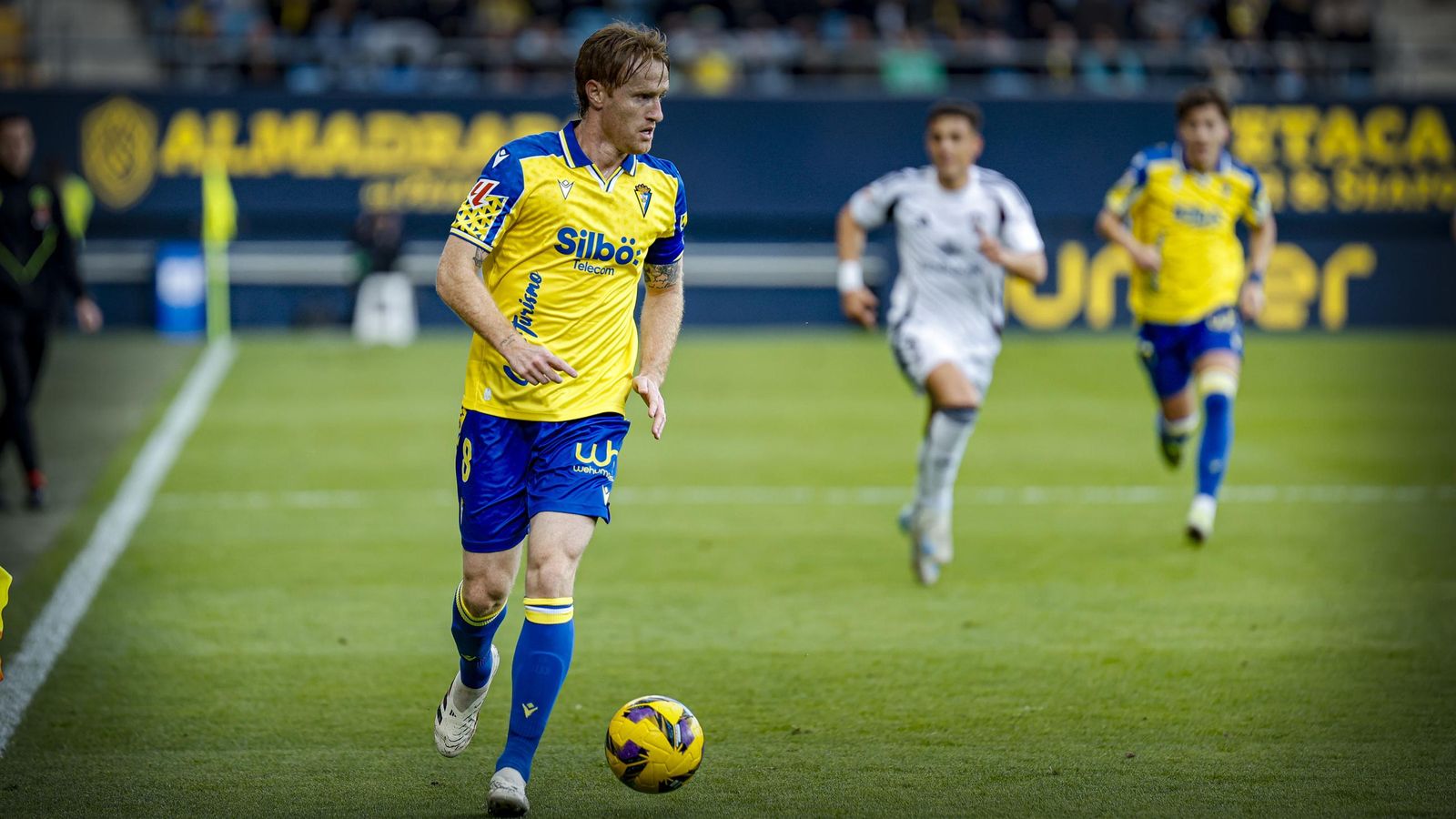 Búscate entre las fotos del partido de fútbol Cádiz CF - Albacete Balompié