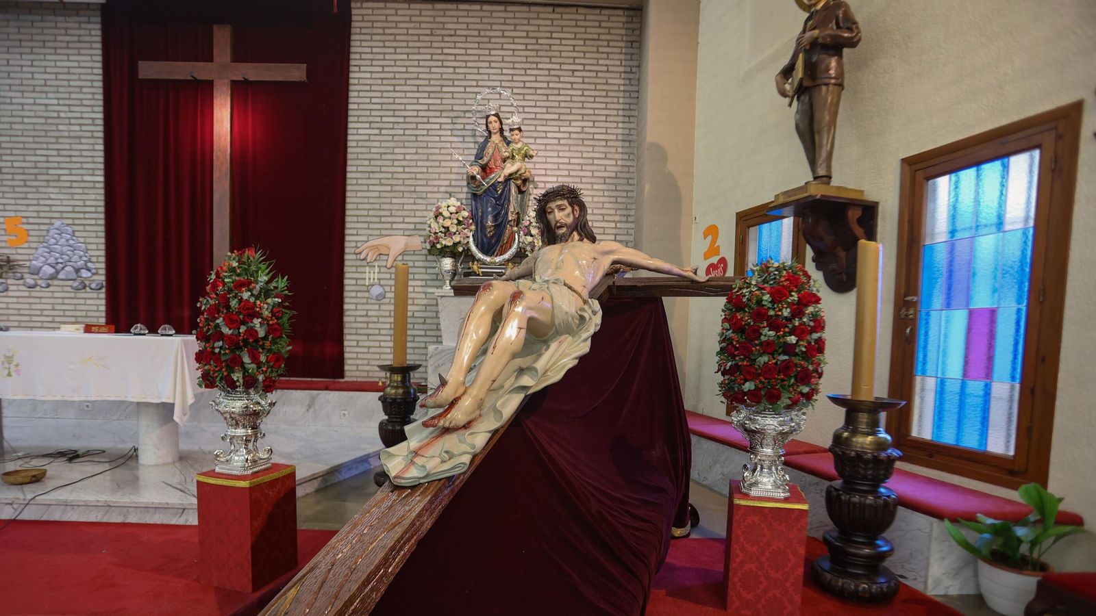 Así vivió Granada la Entronización del Santísimo Cristo de la Redención 2025