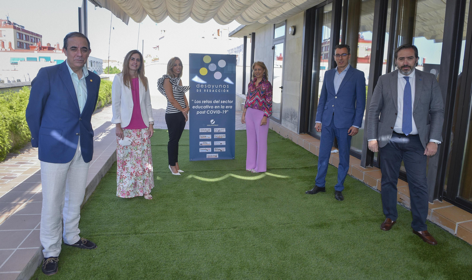 De izquierda a derecha, Miguel Ángel Castro, Rocío Martínez, Olaia Abadía, Sandra Pérez, Joaquín Segovia y Alberto Grimaldi momentos antes del inicio del Desayuno de Redacción.
