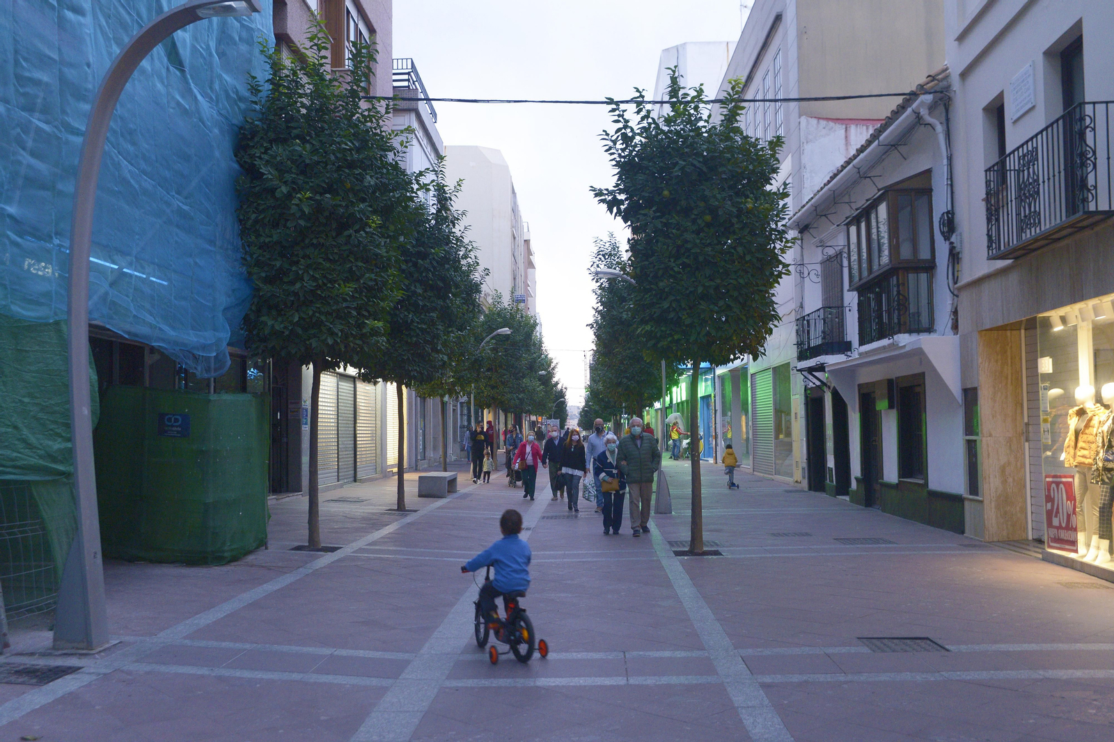 Fotos del cierre de comercios y bares en las calles por el Covid
