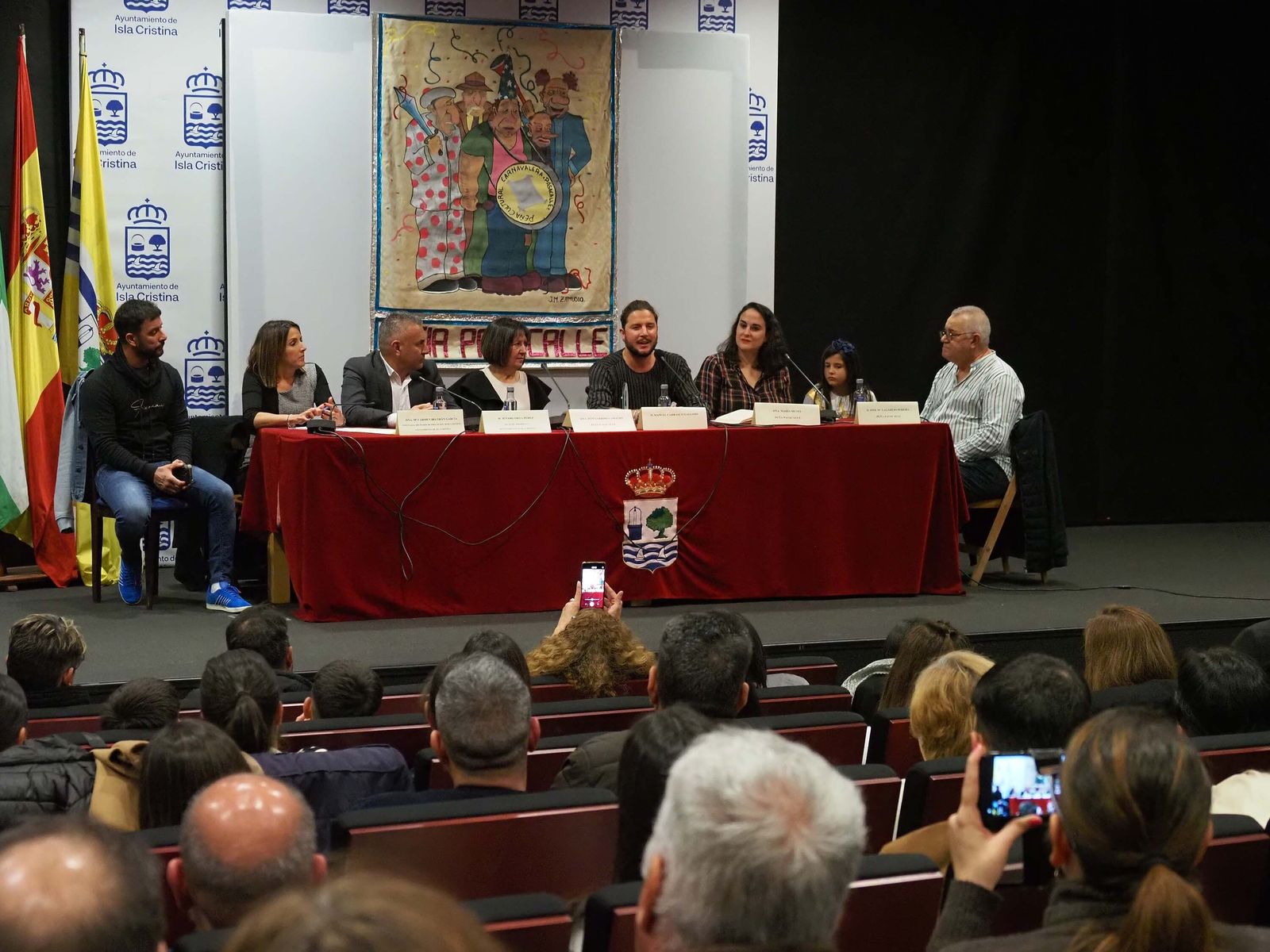 Manuel Carrasco regresa a su Isla Cristina para recibir el Galardón de la Peña Pasacalles, en imágenes