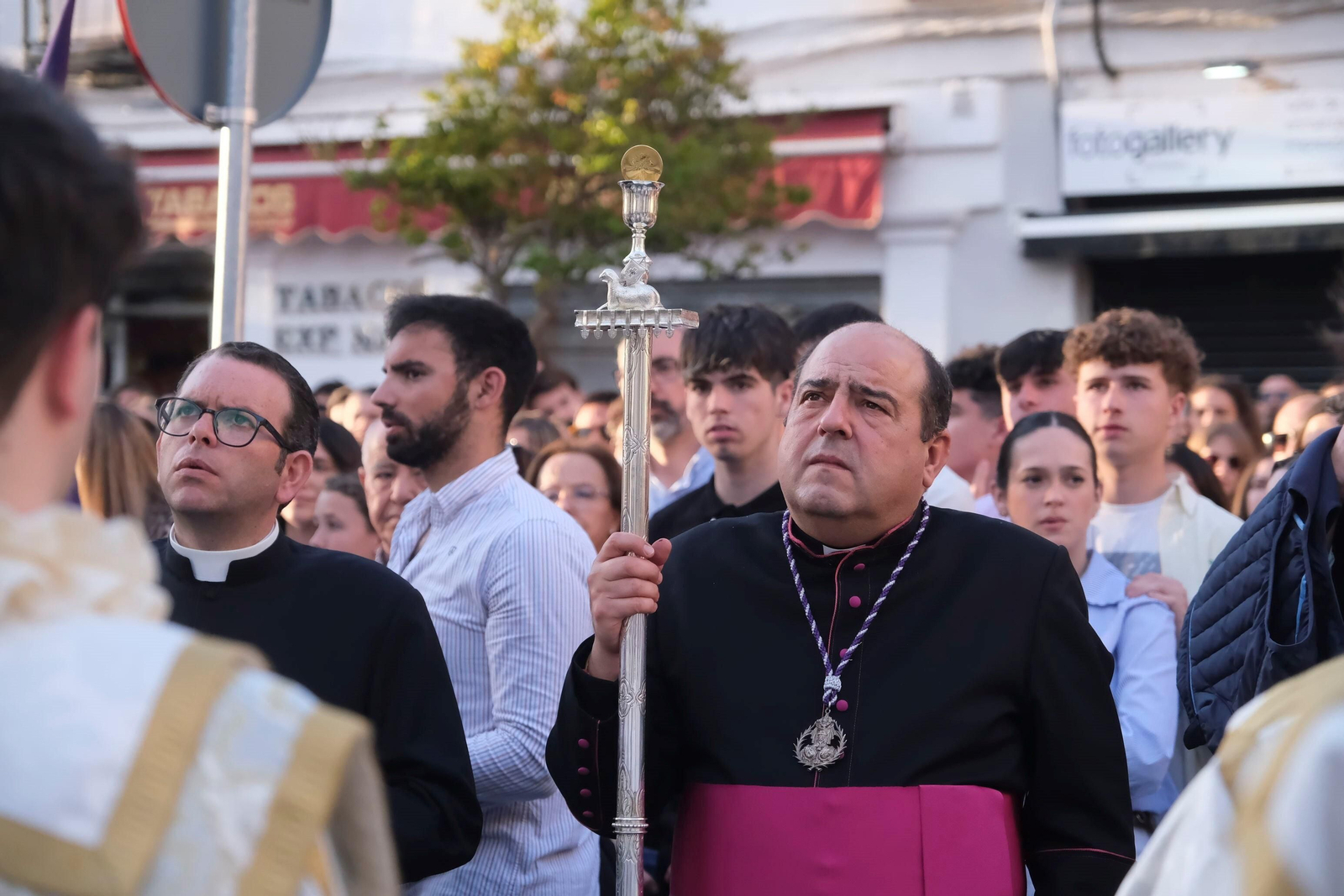 Martes Santo en Córdoba: la procesión de la Santa Faz, en imágenes