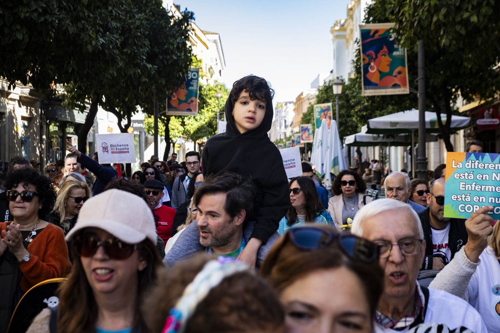 Imágenes de la marcha solidaria de las asociaciones de enfermedades raras en Jerez