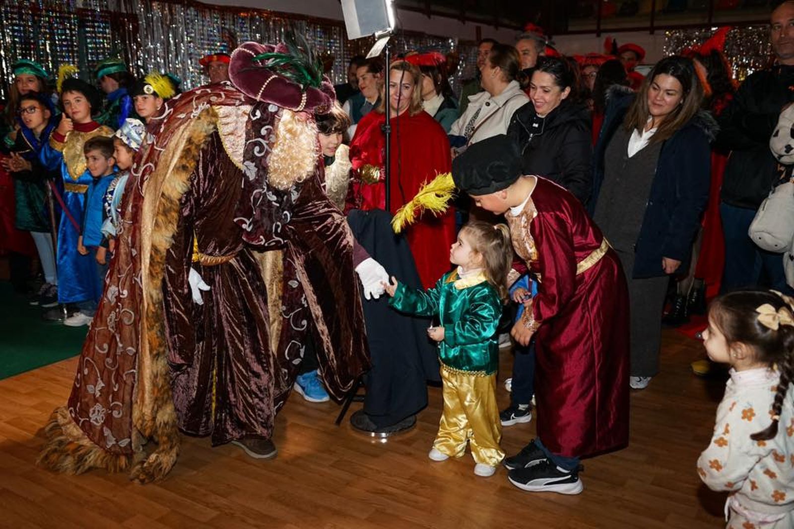 La lluvia no pudo con una ilusión desbordante en Vícar: la cabalgata estática, en imágenes