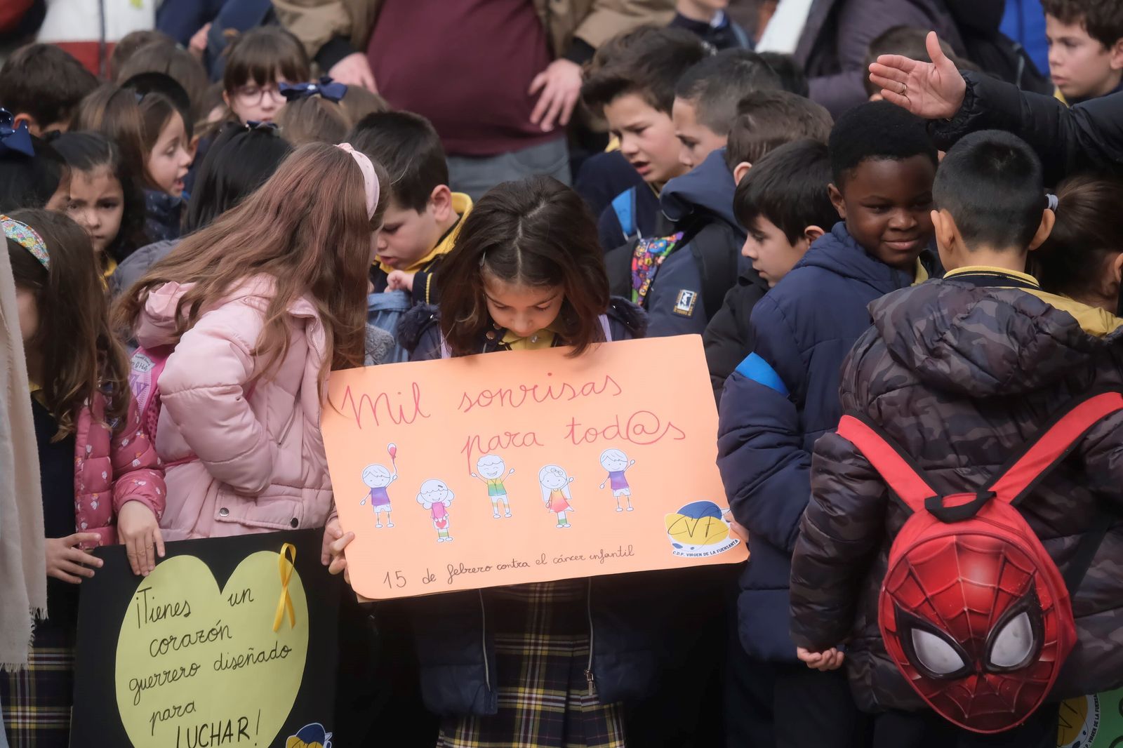 Córdoba celebra el Día del Cáncer Infantil con una marcha con cientos de escolares