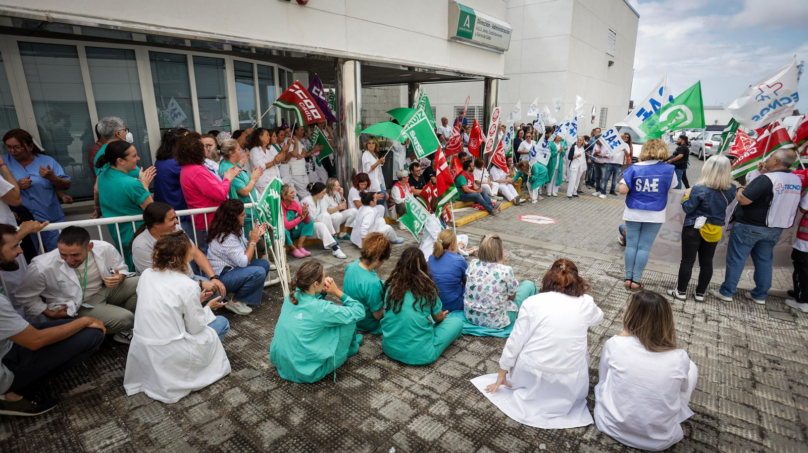 Imágenes de la protesta de sanitarios en el Hospital Universitario de Jerez