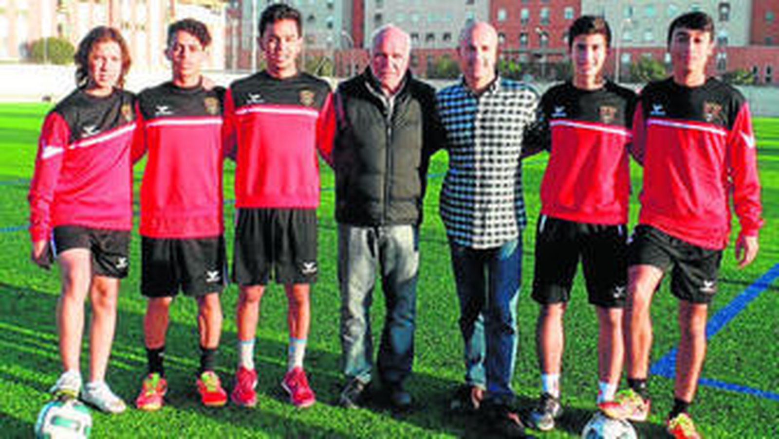 Ian, Wiwi, Matos, Manolín Cuesta, David Caballero, Cuni y Rúben, en el Enrique Puga.