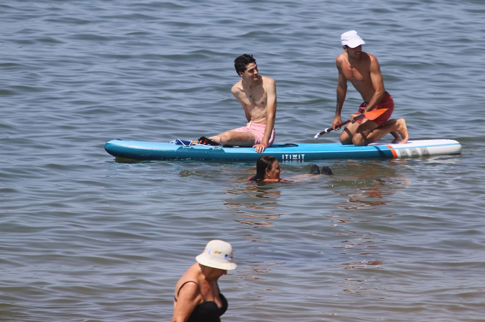 Imágenes del caluroso fin de semana en las playas de Huelva
