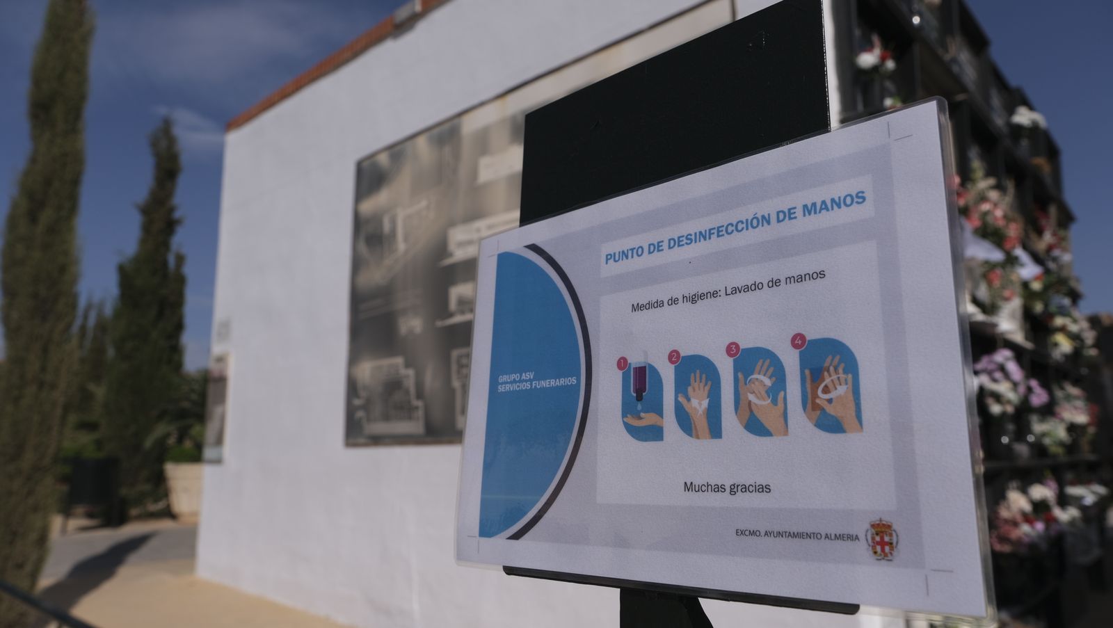 Imágenes del Día de Todos los Santos en el Cementerio de San José de Almería