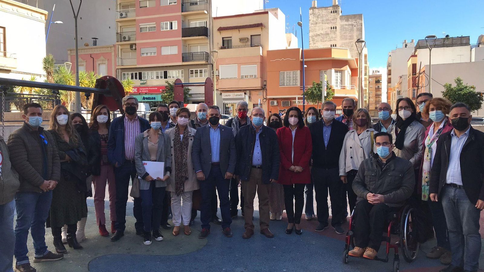Indalecio Gutiérrez junto a compañeros de partido. Indalecio Gutiérrez junto a compañeros de partido.