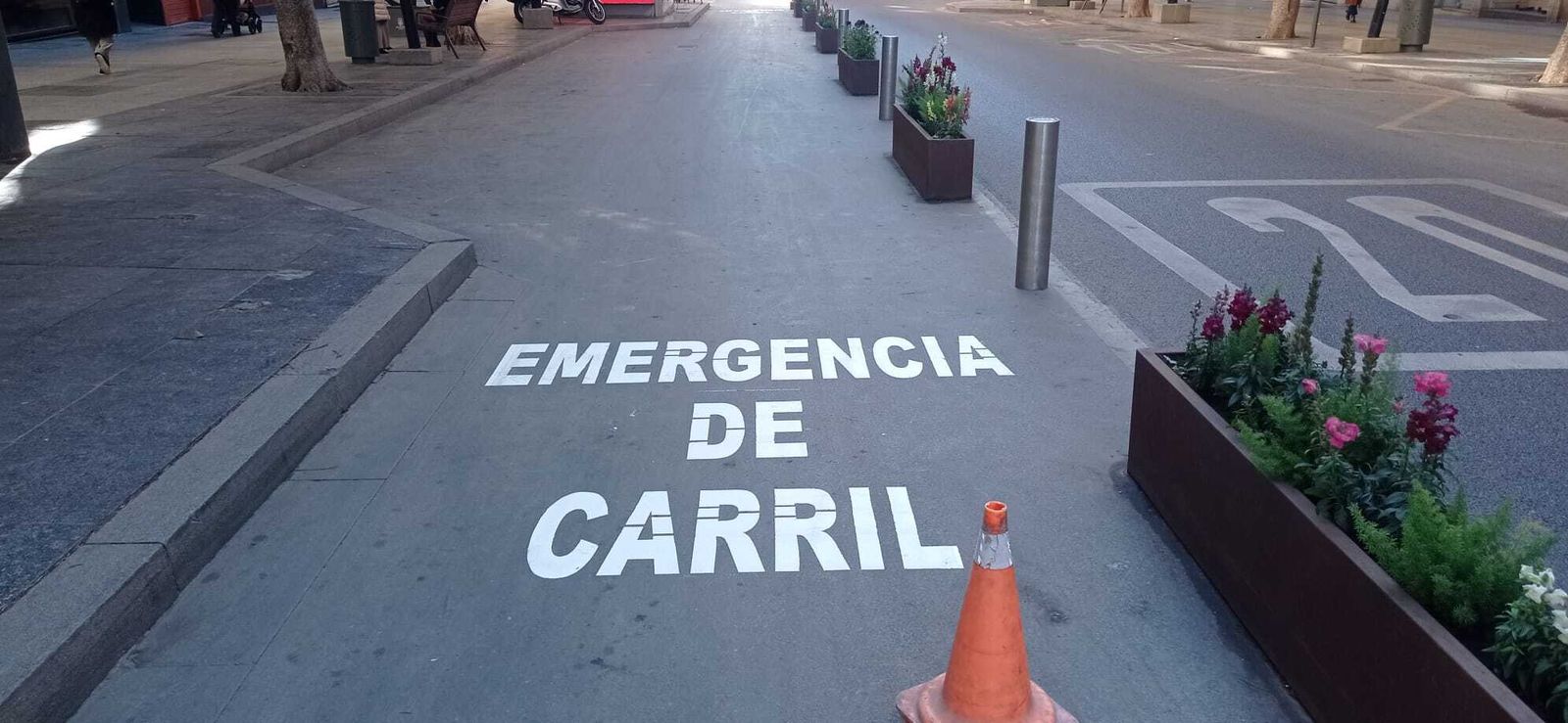 Señalización horizontal de carril de emergencia sobre el corredor saludable del Paseo