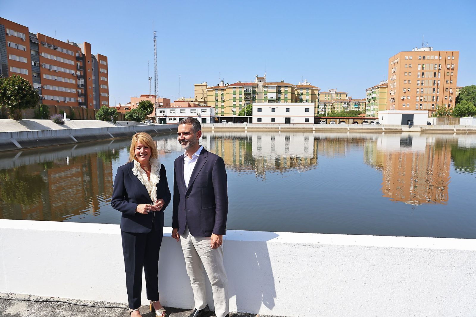 Fernández-Pacheco con Miranda en la inuaguración de la ampliación de los depósitos de cola del Sifón