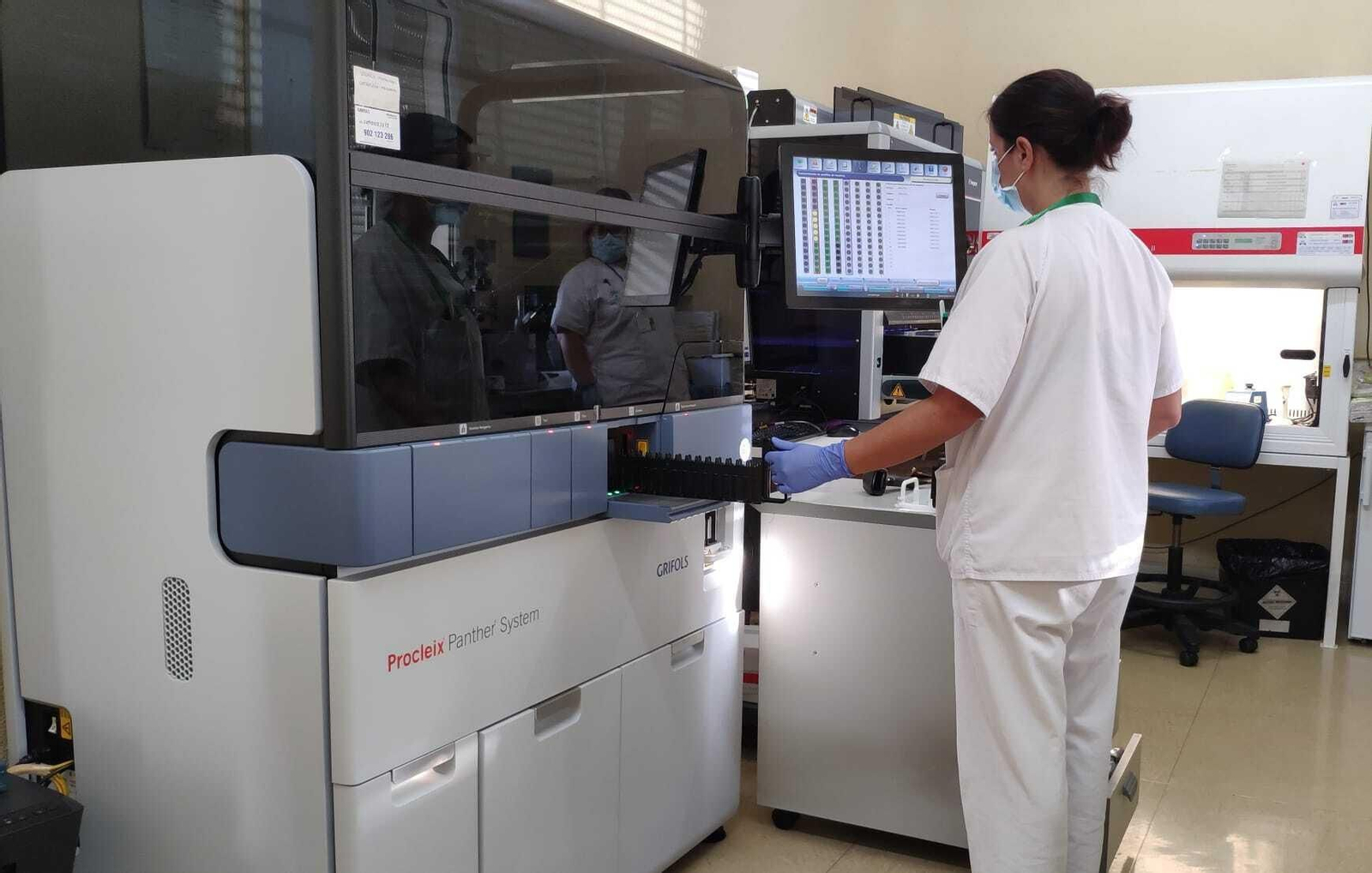 Personal sanitario utilizando el nuevo equipamiento TMA.