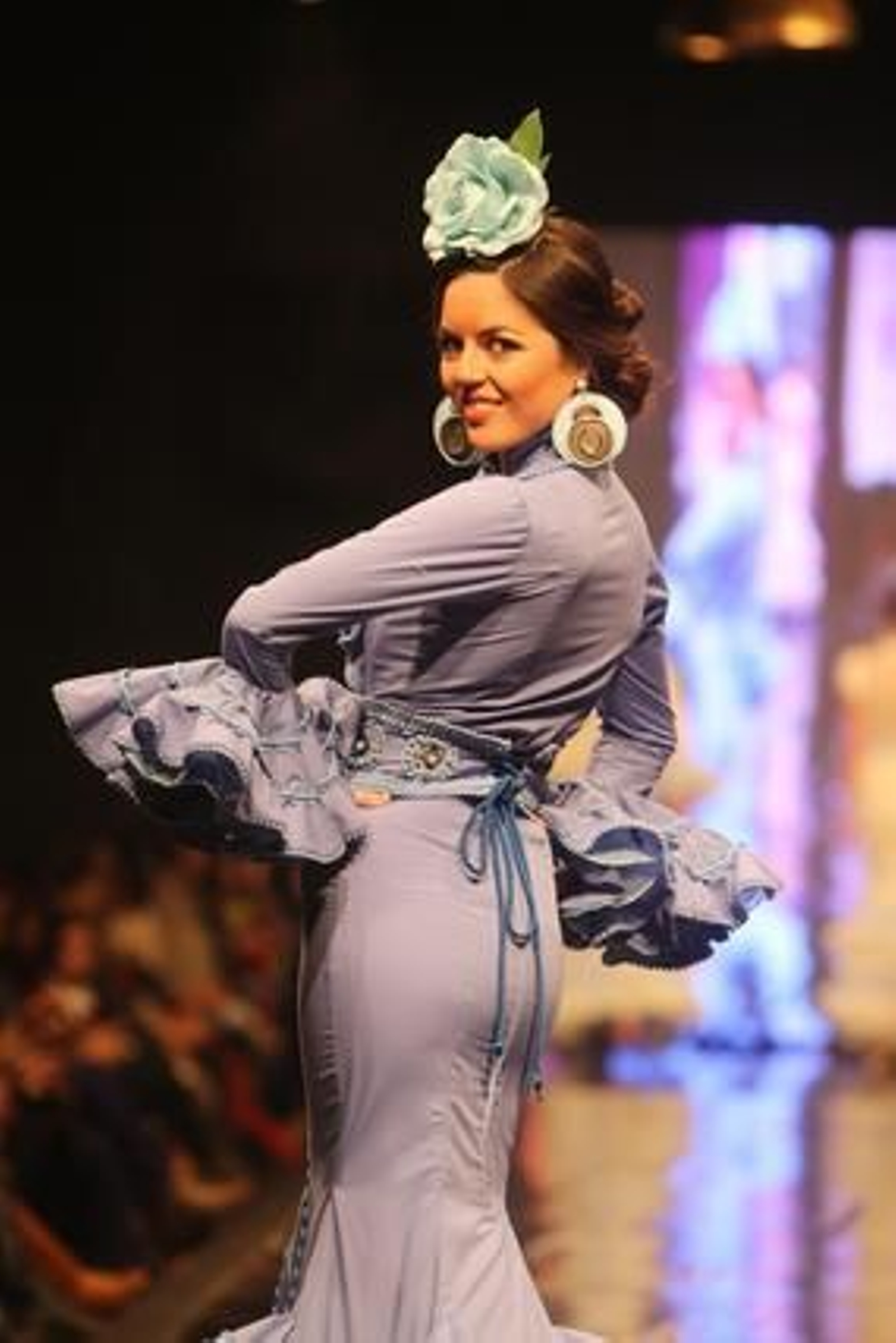 La colección 'Volantes de plata' puso el broche de oro a la pasarela con un homenaje a los 25 años de la firma.

Foto: Juan Carlos Corchado