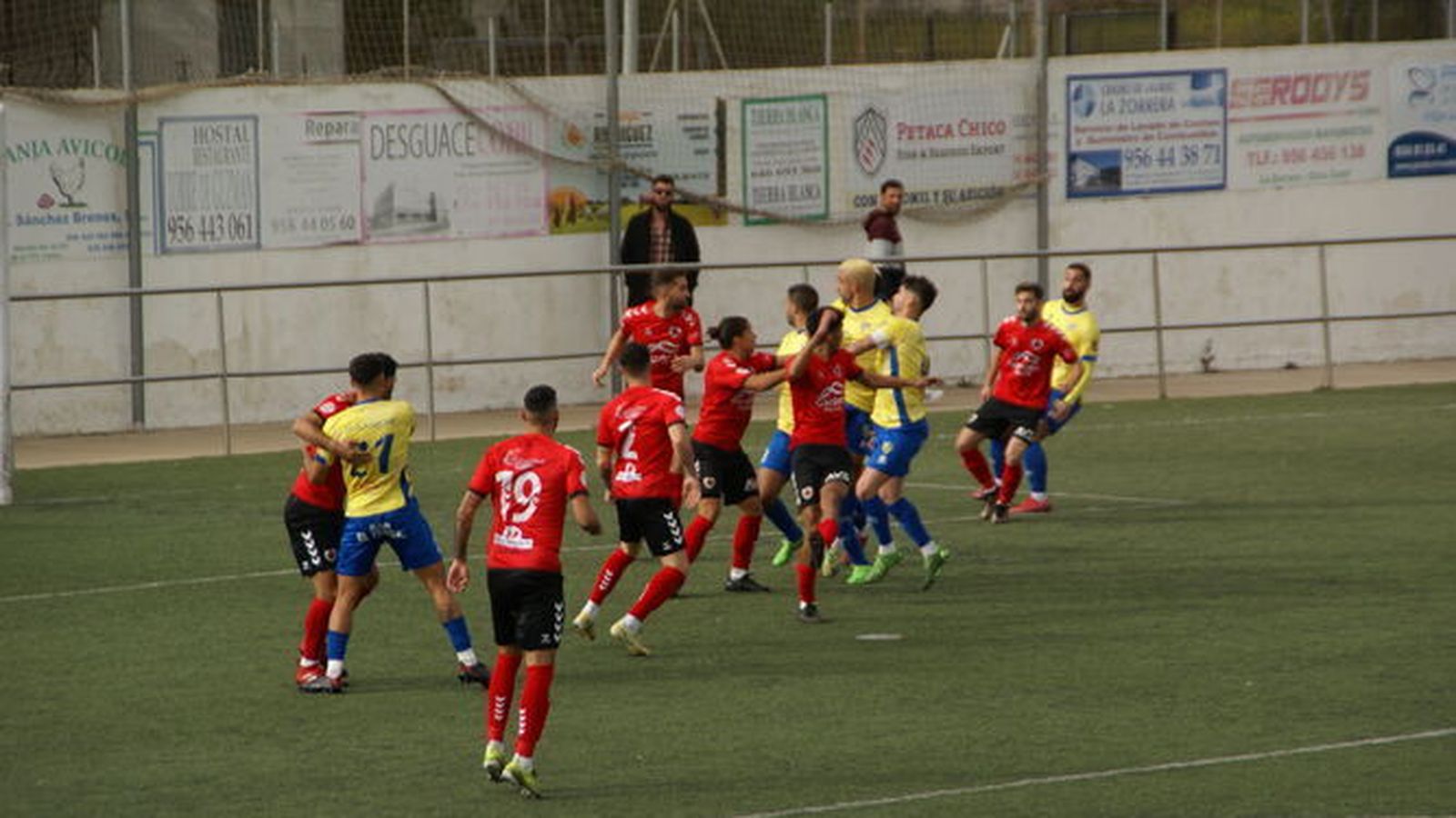 Lance del partido disputado este sábado en el Pérez Ureba.
