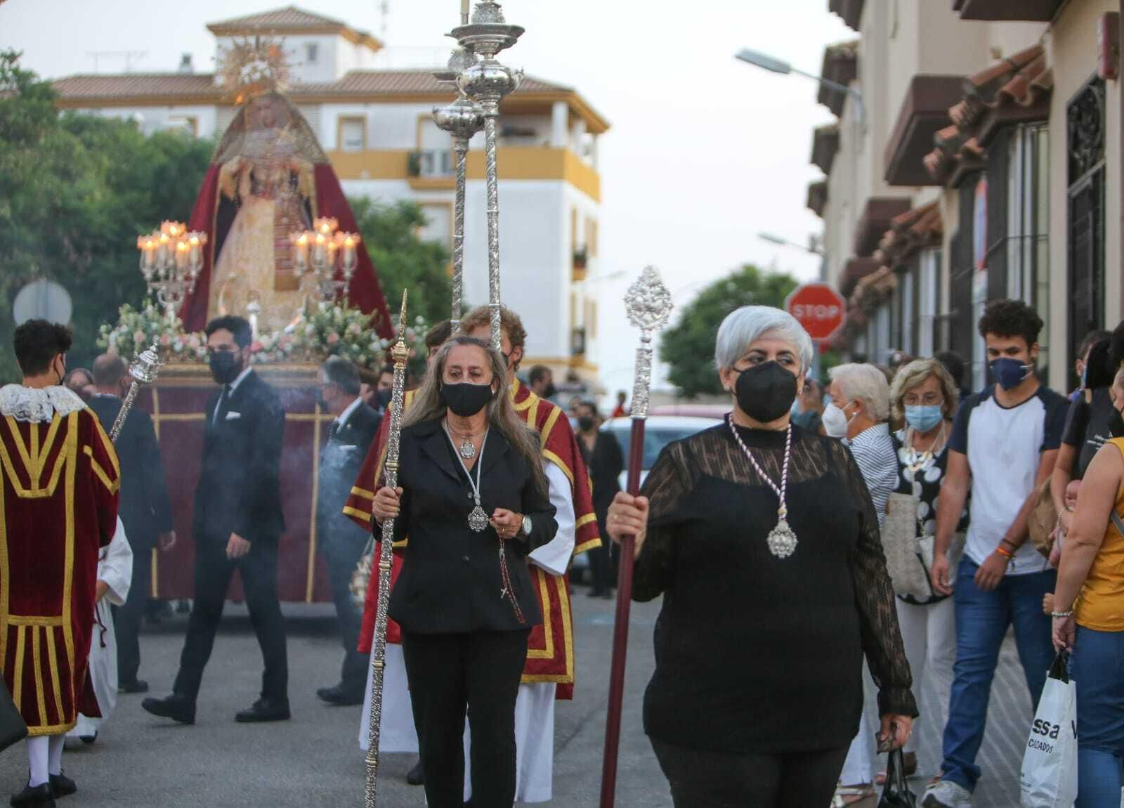 Primera salida de una imagen cofrade por las calles de Chiclana desde el inicio de la pandemia.