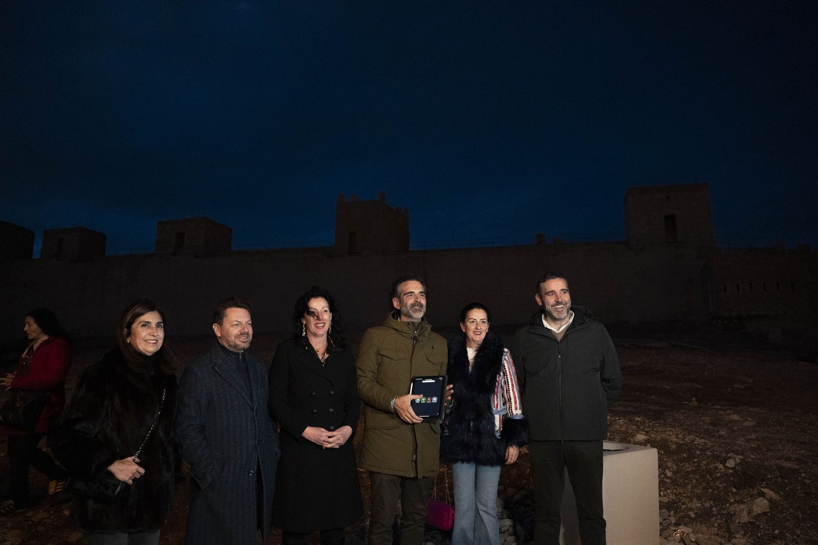 Las murallas del Cerro de San Cristóbal se encienden para iluminar Almería