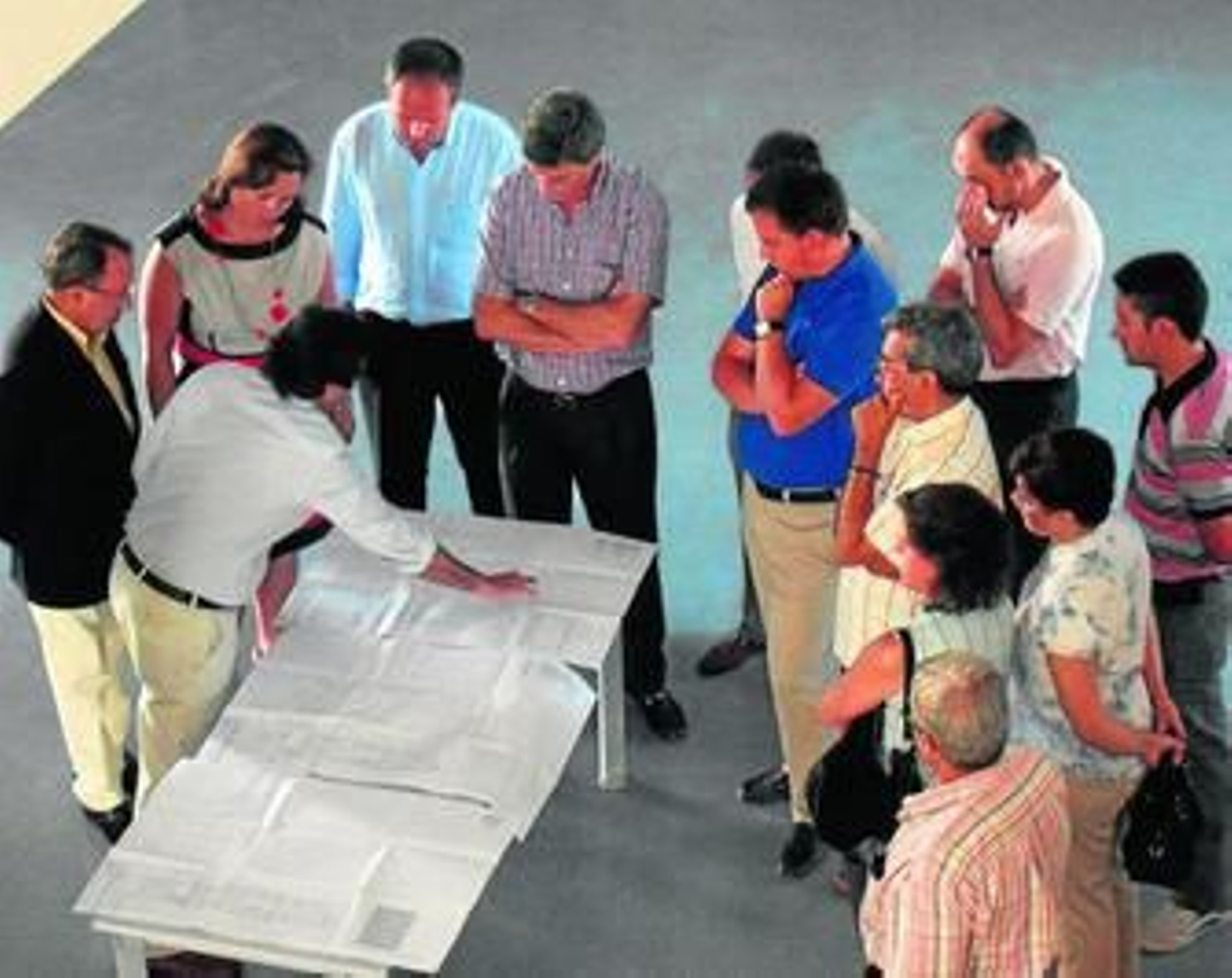 Visita realizada ayer a los institutos de Lucena en los que se llevan a cabo las obras.