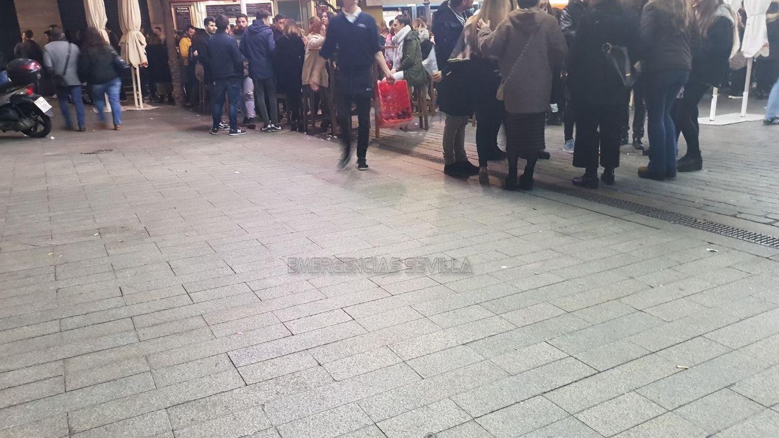 Ocupación del espacio público en la Plaza del Salvador.