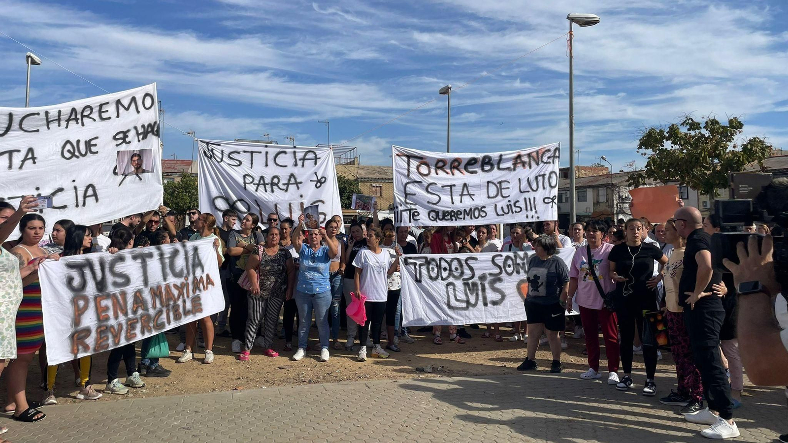 Concentración en Torreblanca pidiendo Justicia para Luis.