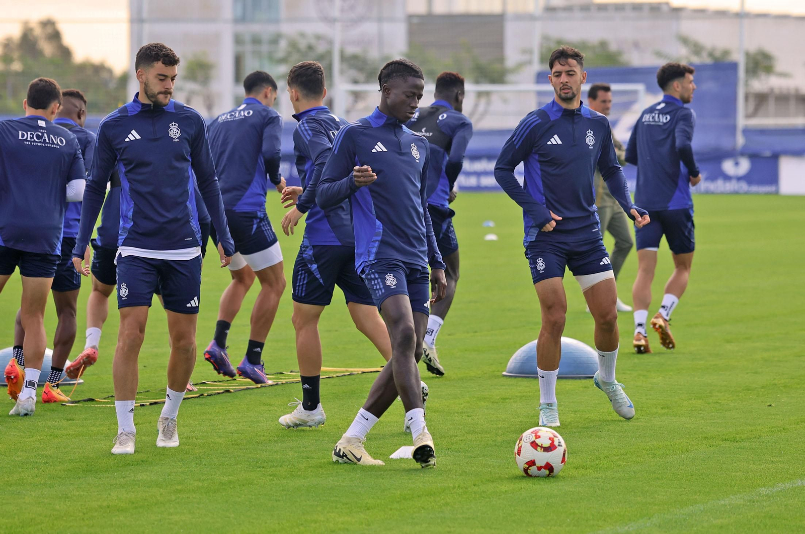 Imágenes del entrenamiento del Recre en la Ciudad Deportiva Francisco Mendoza