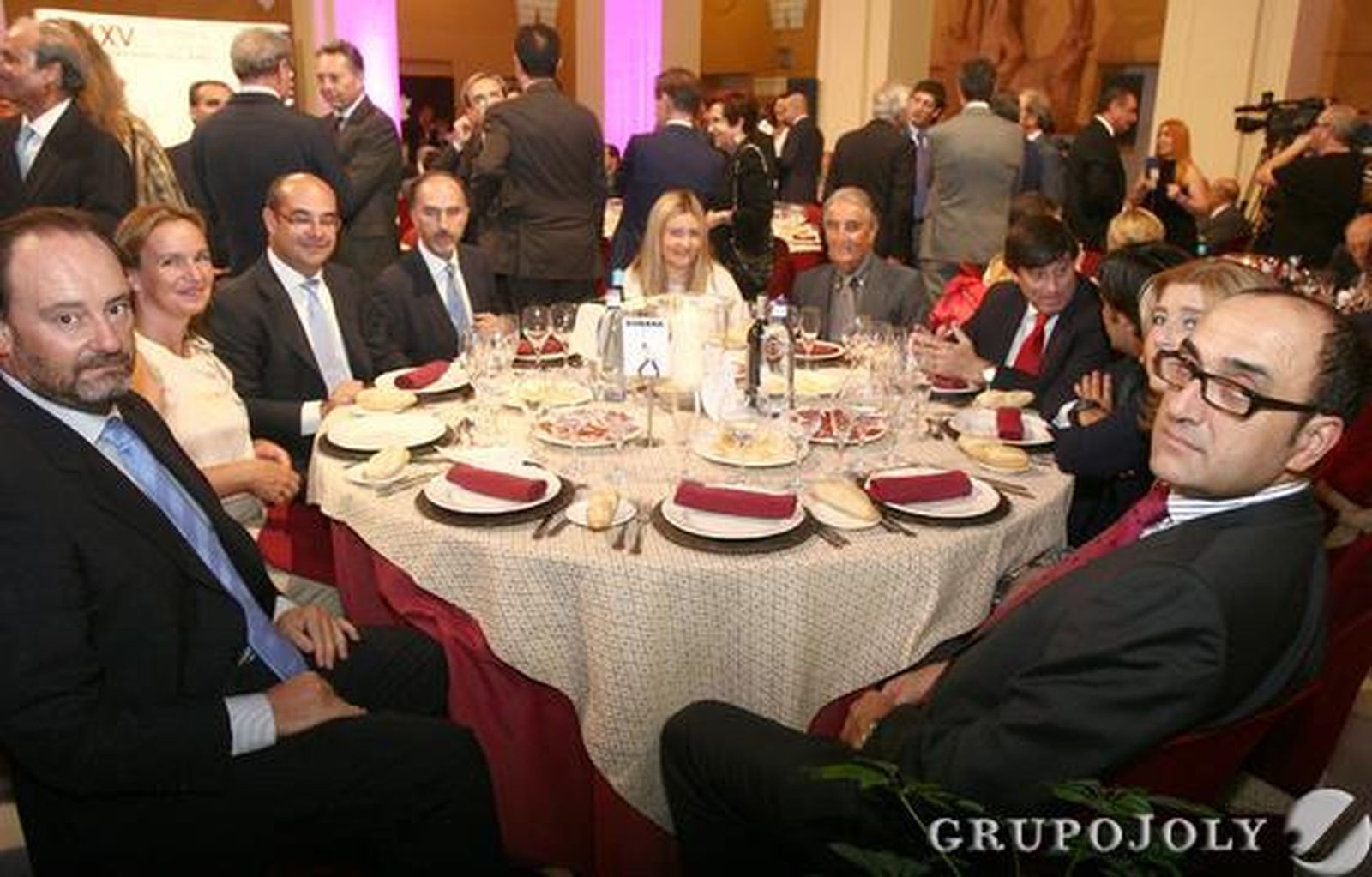 Eusebio León, Joaquín Cuesta con su esposa, Carlos Aguiar, Cristobal Guerrero y su esposa, Luis Ramón Enguita, Manuel Vargas y su esposa. 

Foto: Josue Correa