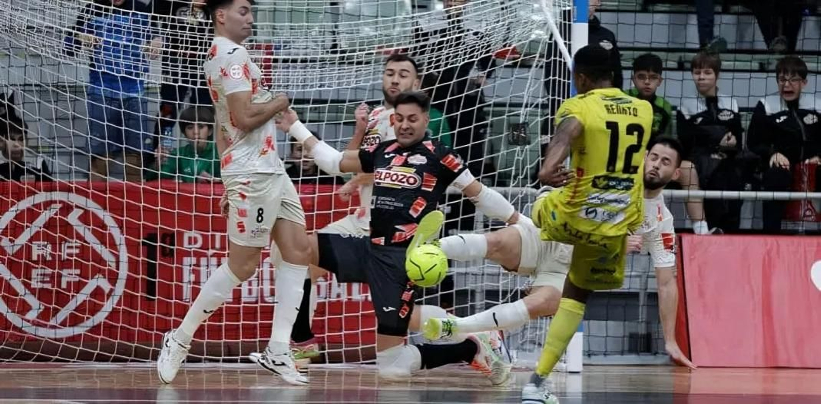 Renato, protagonista del triunfo en el Palacio de los Deportes de Murcia.