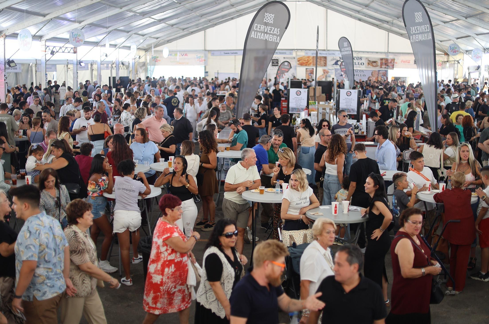 Imágenes de la Feria de la Tapa de Huelva en la mañana del domingo