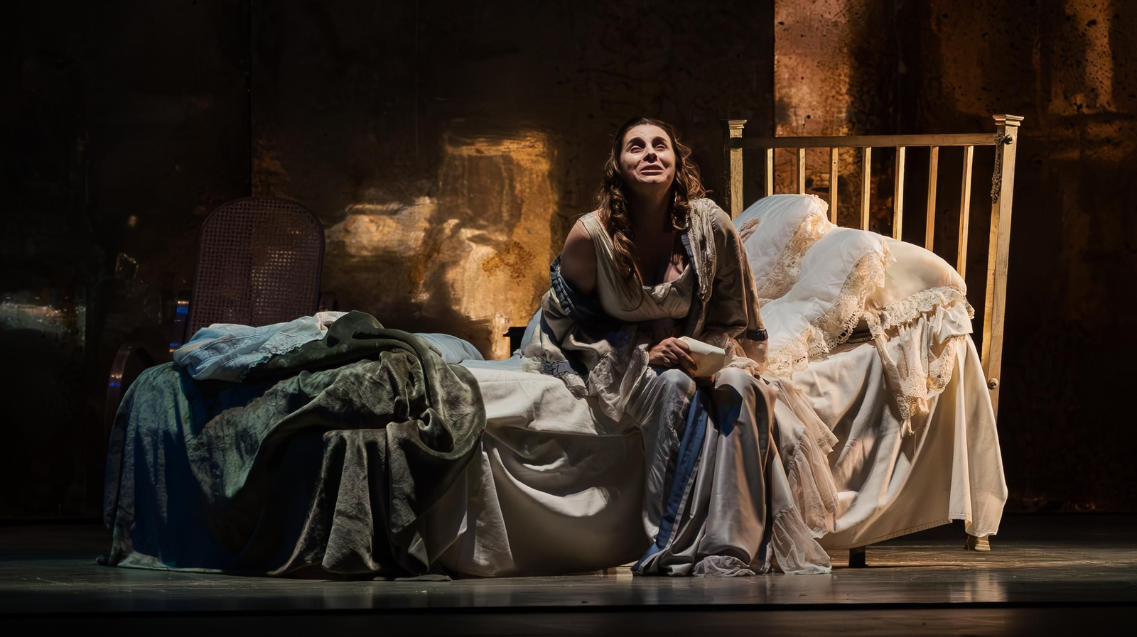 Imágenes de la ópera 'La Traviata' de Verdi en el Teatro Villamarta de Jerez