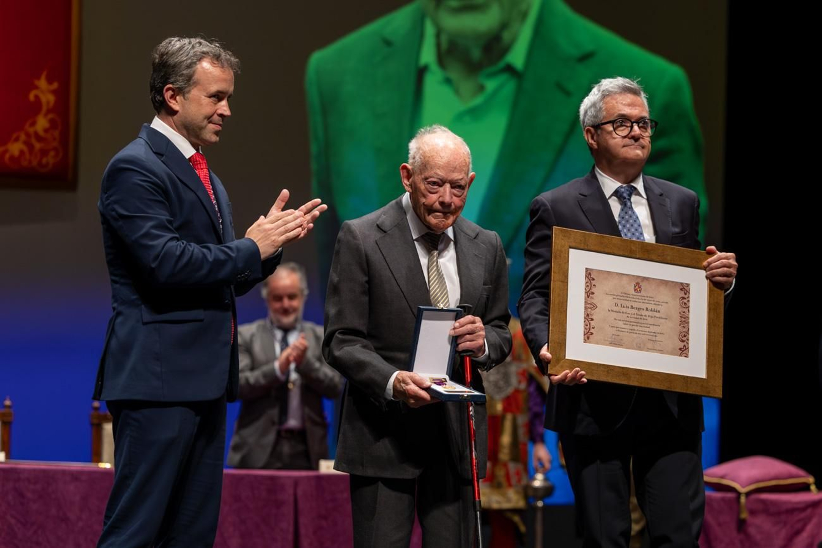 Entrega de la Medalla de Oro de la Ciudad a Luis Berges