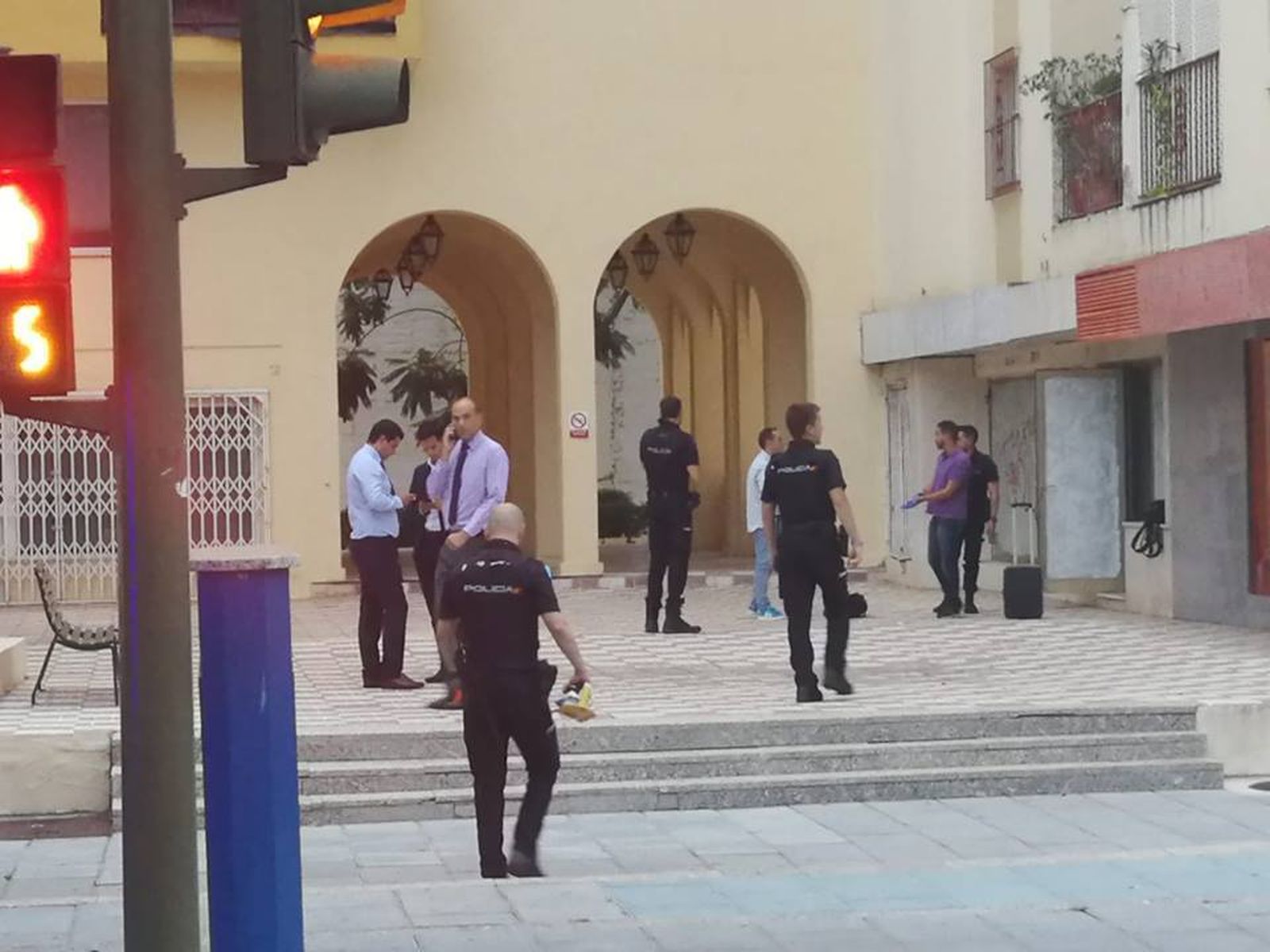 Dispositivo personal junto a la oficina atracada